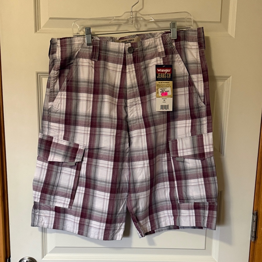 Wrangler Men's New Burgundy Plaid Cargo Shorts